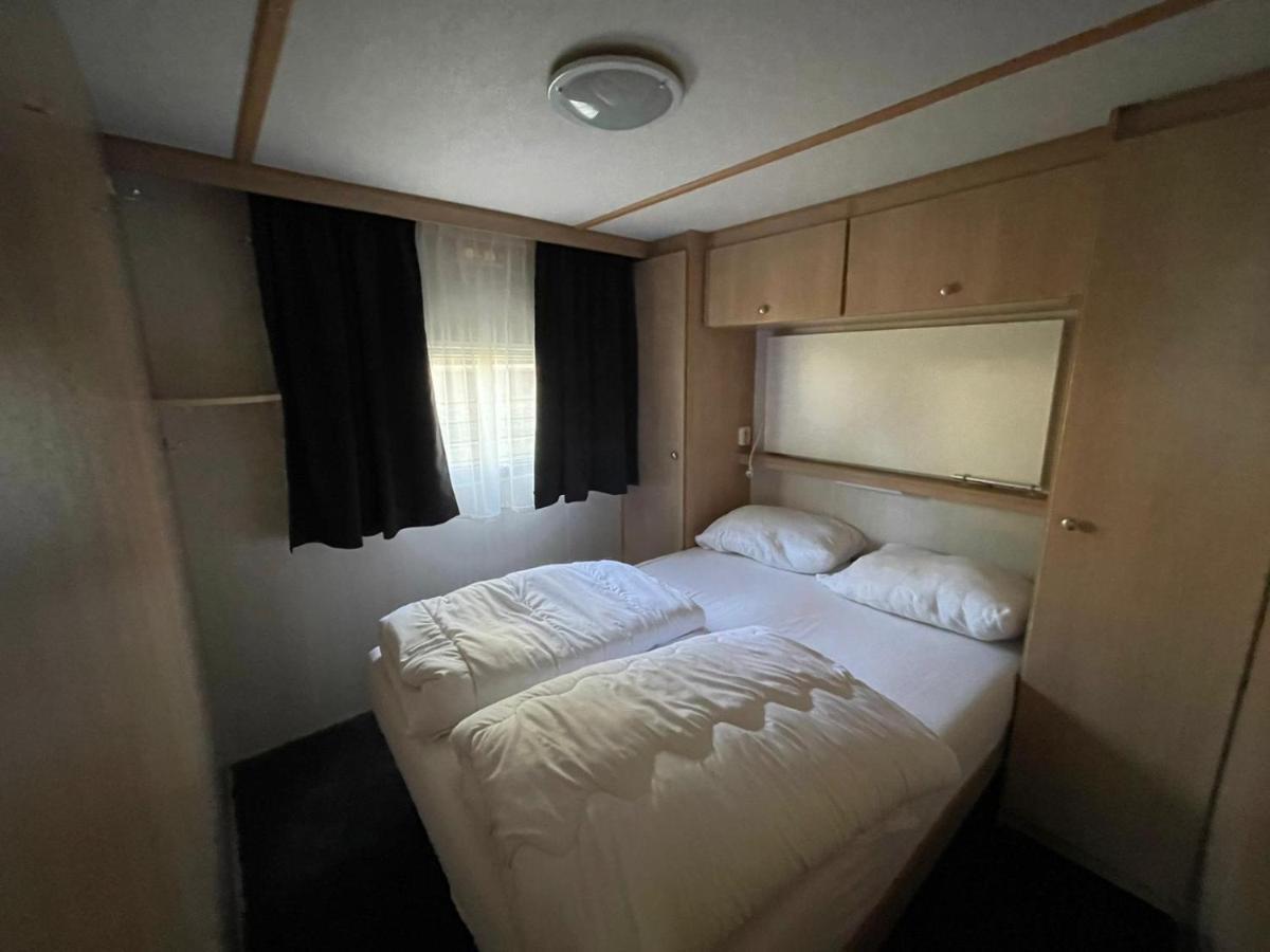 Chalet 'T Rijsterbos Op Camping Met Zwembad! Exterior foto